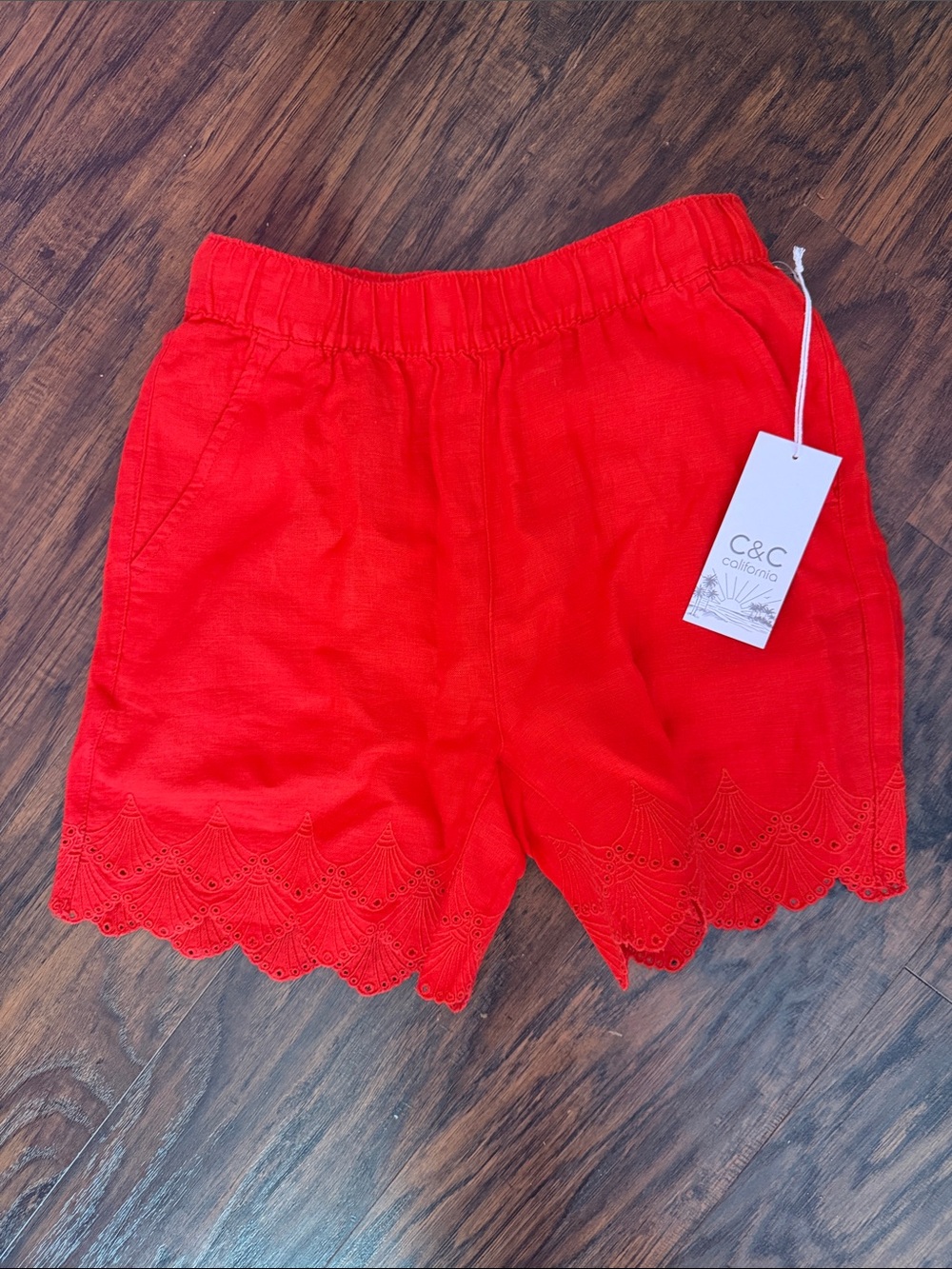 NWT C&C California Bright Red Scalloped Hem Women's linen Shorts